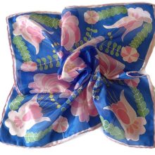 KÉK SELYEM GAVROCHE MATYÓ MINTÁVAL