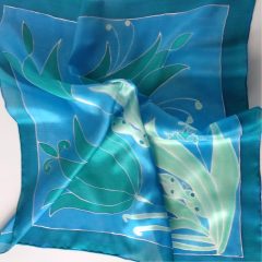 KÉK SELYEMKENDŐ TÜRKIZ TULIPÁNOKKAL