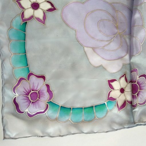 SZÜRKE SELYEMKENDŐ KALOCSAI VIRÁGOKKAL