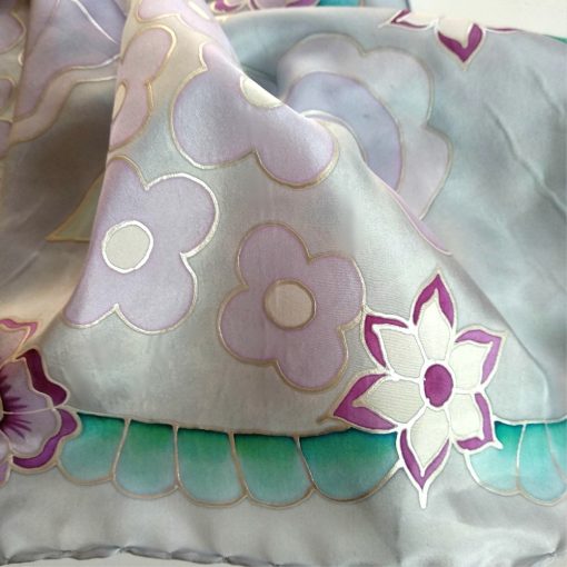 SZÜRKE SELYEMKENDŐ KALOCSAI VIRÁGOKKAL