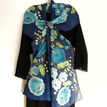 HOSSZÚ SÖTÉTKÉK SELYEMSÁL KALOCSAI MINTÁVAL