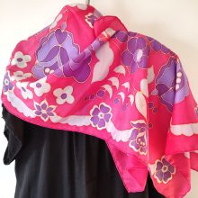 Kalocsai mintás selyemsál, magenta lila virágokkal