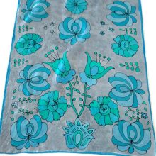 SZÜRKE SELYEMSÁL TÜRKIZ MATYÓ VIRÁGOKKAL