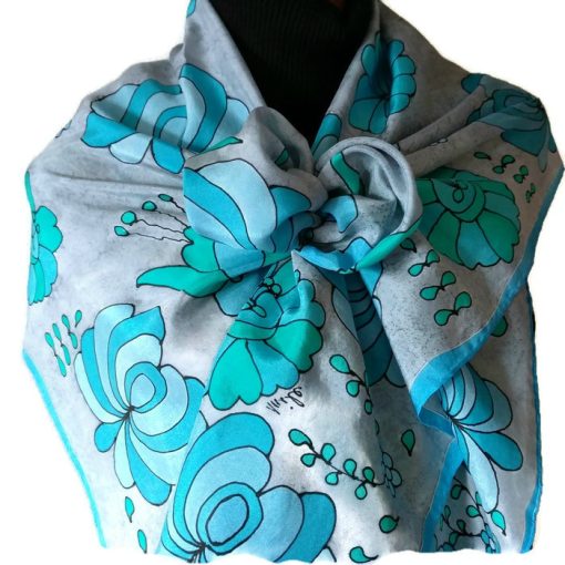 SZÜRKE SELYEMSÁL TÜRKIZ MATYÓ VIRÁGOKKAL