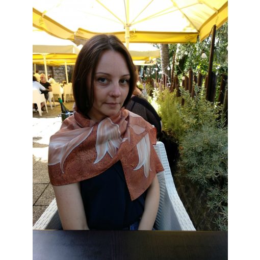 BARNA SELYEMSÁL TULIPÁNOKKAL