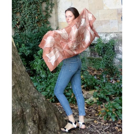 BARNA SELYEMSÁL TULIPÁNOKKAL