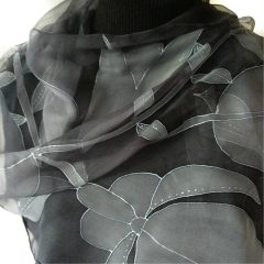 FEKETE SELYEM CHIFON SÁL TULIPÁNOKKAL