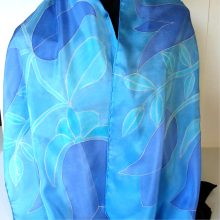 MONOCHROM KÉK SELYEMSÁL TULIPÁNOKKAL