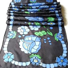 FEKETE SELYEMSTÓLA KÉK KALOCSAI MINTÁVAL