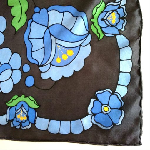 FEKETE SELYEMSTÓLA KÉK KALOCSAI MINTÁVAL