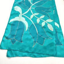 Türkiz selyemsál tulipánokkal