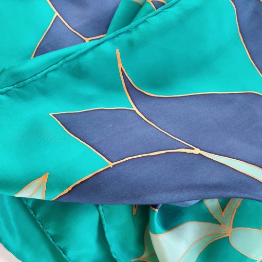 Türkiz selyemsál sötétkék tulipánokkal