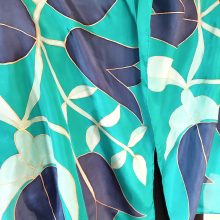 Türkiz selyemsál sötétkék tulipánokkal