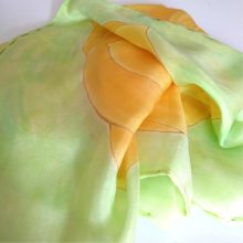 ZÖLD SELYEMKENDŐ SÁRGA RÓZSÁVAL