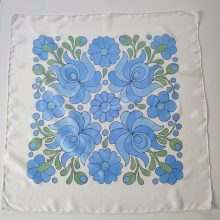 MATYÓ INSPIRÁCIÓ, lágy kék és fehér harmóniában, 55 cm
