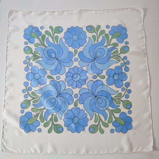 MATYÓ INSPIRÁCIÓ, lágy kék és fehér harmóniában, 55 cm
