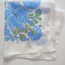 MATYÓ INSPIRÁCIÓ, lágy kék és fehér harmóniában, 55 cm