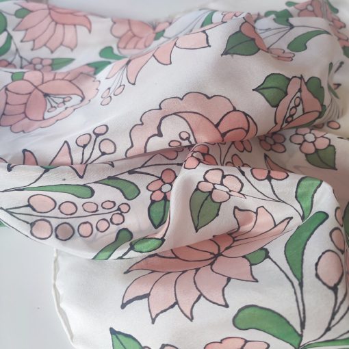 KALOCSAI INSPIRÁCIÓ– kézzel festett hernyóselyem kendő 90x90 cm – Szelíd romantika