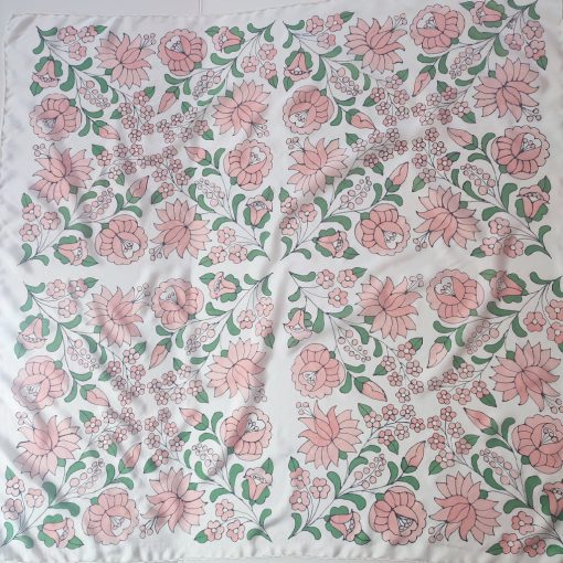 KALOCSAI INSPIRÁCIÓ– kézzel festett hernyóselyem kendő 90x90 cm – Szelíd romantika