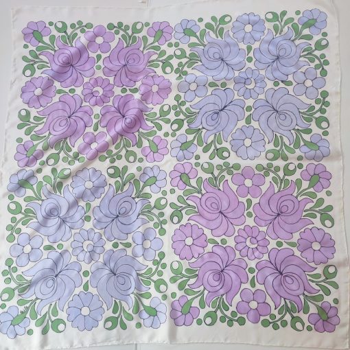 Matyó inspiráció, 90 cm-es selyemkendő, levendula