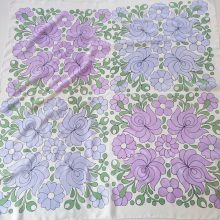 Matyó inspiráció, 90 cm-es selyemkendő, levendula