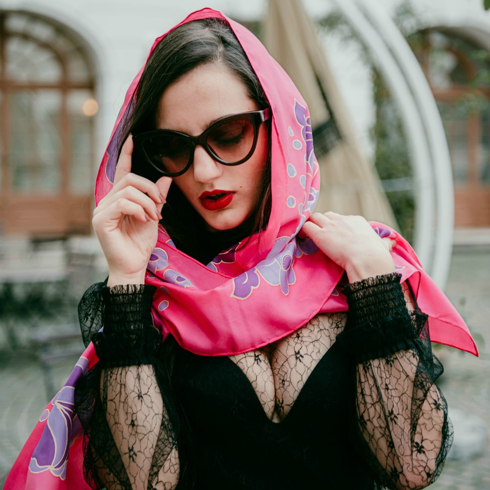 MAGENTA SELYEMSÁL LILA KALOCSAI VIRÁGOKKAL MAGENTA SELYEMSÁL LILA KALOCSAI VIRÁGOKKAL
